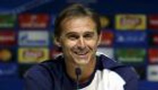 مدرب إسبانيا يتغنى بثنائي ريال مدريد