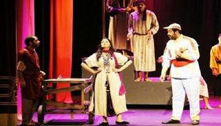 جانب من عرض مسرحية البوشية  