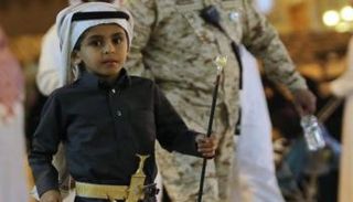 الأطفال يعايشون حياة الأجداد في الجنادرية