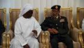 رئيس الأركان الإماراتي يقدم واجب العزاء لأسرة الشهيد المسماري