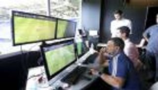 "الكاف" يعتمد حكم الفيديو في بطولاته