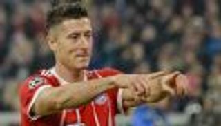 ليفاندوفسكي يكشف سبب تفوقه على ميسي ورونالدو