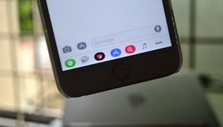 أبل تحل مشكلة خطيرة