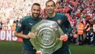 بيتر تشيك يتوقع تألق منافسه أمام مانشستر سيتي