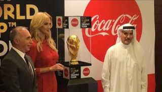 خلال الكشف عن الكأس عقب وصولها دبي