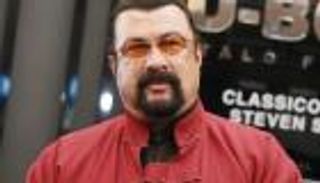 ستيفن سيجال وجه عملة إلكترونية جديدة 