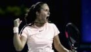 كاساتكينا تتأهل لنهائي بطولة دبي للتنس على حساب موجوروزا