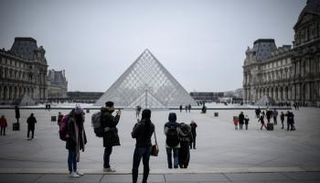 أهرامات متحف اللوفر بباريس