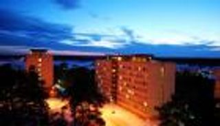 قرية سويدية تمارس الصراخ الجماعي كعلاج نفسي