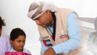 الهلال الأحمر الإماراتي.. أيادٍ بيضاء تداوي اليمن الجريح