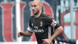 مدافع ميلان ينتقل للدوري الصيني