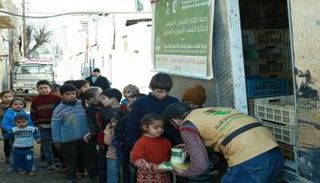 مركز الملك سلمان يوزع مساعدات بالغوطة الشرقية