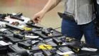 ضغوط على صانعي الأسلحة الأمريكية بعد حادث فلوريدا