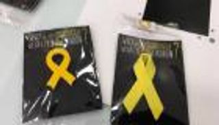 توزيع شارات كتالونية انفصالية قبل مواجهة مانشستر سيتي وأرسنال