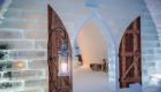 بالصور .. فندق “دي غلاس” عالم سحري بجدران ثلجية