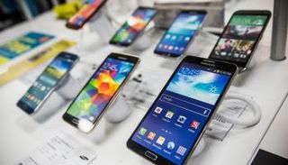 الطلب يتراجع على الهواتف الذكية