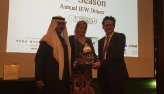 لحظة تكريم الدكتور بيتر ماجيه