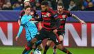 مدافع ليفركوزن يصدم ليفربول وبرشلونة