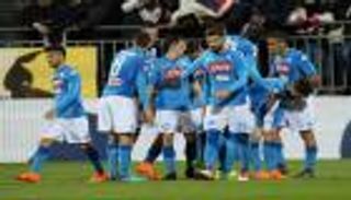 نابولي يسحق كالياري ويبتعد بصدارة الدوري الإيطالي