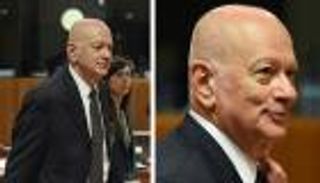 استقالة وزير الاقتصاد اليوناني بعد إقالة زوجته "الوزيرة"