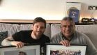 رئيس الاتحاد الأرجنتيني يلتقي ميسي 