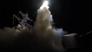 صورة لأحد الصواريخ الأمريكية التي استهدفت مطار الشعيرات العسكري 