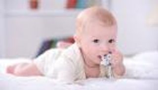 ٩ طرق طبيعية لتخفيف ألم الأسنان عند الأطفال