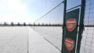 الثلوج تهدد مباراة أرسنال ومانشستر سيتي بالبريمييرليج