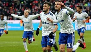 فرحة نبيل بنطالب بالتسجيل