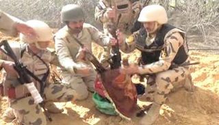 قوات الجيش خلال رصد أسلحة الإرهابيين