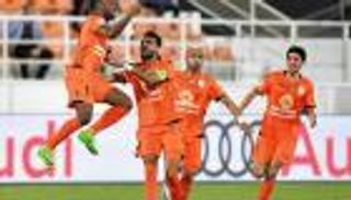 كونيه لاعب عجمان يحصل على إنذارين في أقل من دقيقة