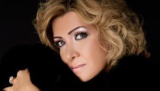 الفنانة لقاء سويدان من بين المكرمات في مهرجان "آخر موضة"