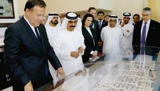 رئيس بنما يطلع على أحد مشروعات موانئ دبي العالمية