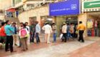 هبوط قياسي لتحويلات العمالة الوافدة في السعودية خلال يناير