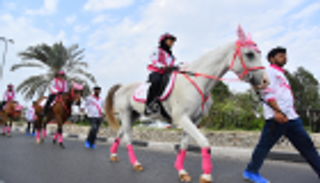 "القافلة الوردية" تفحص 744 مجانا لرصد سرطان الثدي في الشارقة