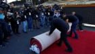 السجادة الحمراء تنتظر حفل توزيع جوائز الأوسكار الـ90