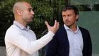 جوارديولا يتوقع توهج إنريكي في الدوري الإنجليزي