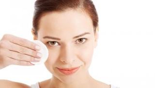 الزيوت الطبيعية تزيل المكياج وتحمي البشرة