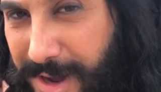 قصي خولي بملابس شخصية هارون الرشيد