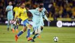 بالماس يخطف تعادلا مثيرا من برشلونة في الدوري الإسباني