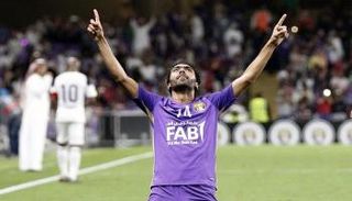 حسين الشحات لاعب العين الإماراتي