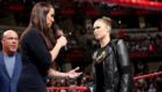 ستيفاني ماكمان تعتذر لروندا روزي عن صفعها