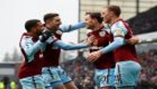 بيرنلي يحقق فوزا قاتلا على إيفرتون في الدوري الإنجليزي