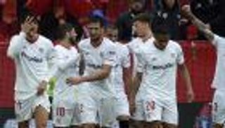 إشبيلية يواصل صحوته بثنائية في بلباو 