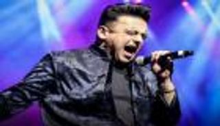 عدنان سامي يبهر جمهور مسرح المجاز بالشارقة بأداء استثنائي