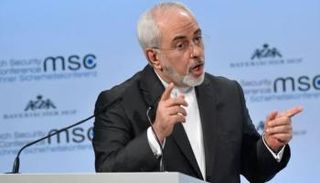 وزير الخارجية الإيراني خلال إلقاء كلمته في ميونيخ