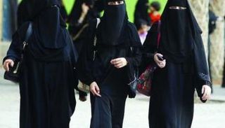 المملكة تدمج المرأة السعودية في سوق العمل بقرارات تاريخية 