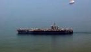 حاملة طائرات أمريكية تصل فيتنام في زيارة تاريخية