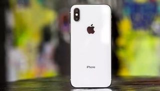 الخلفيات الزجاجية اختيار كبرى الشركات لهواتفها