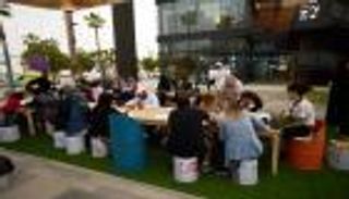 أنامل صغيرة تبدع بالألوان وتكتسب مهارات الرسم في "دبي كانفس"